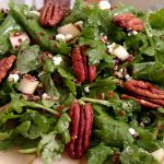 Salad with pears and pecans