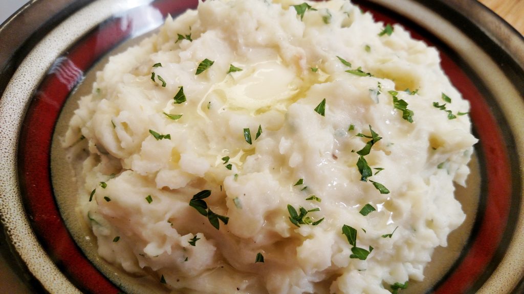 Roasted Garlic Mashed Potatoes // Tiny Kitchen Big Taste